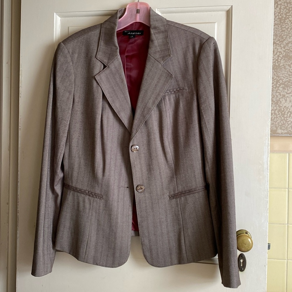 Women’s herringbone jacket size 8.